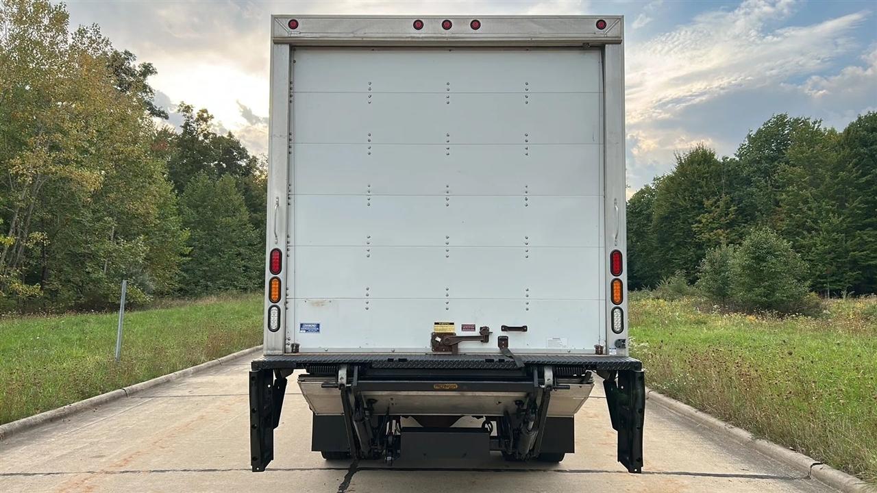 Isuzu Trucks FTR  2019