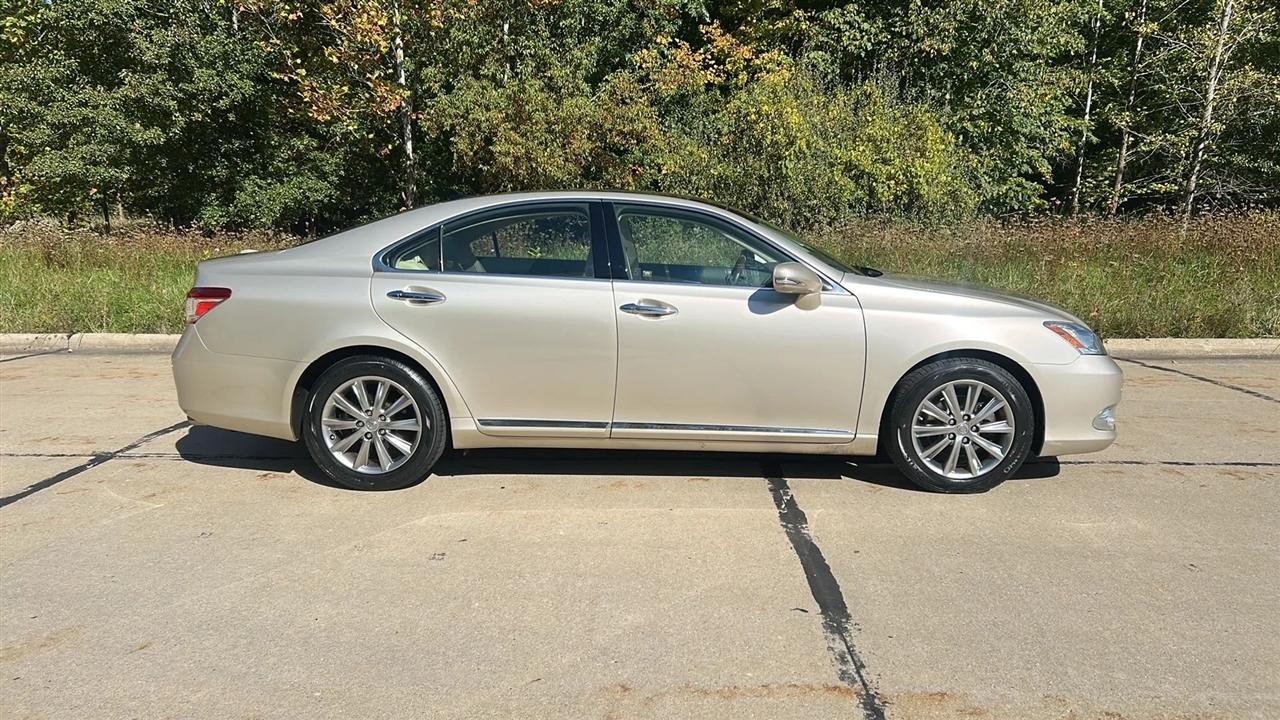 Lexus ES 350 Sedan 2010