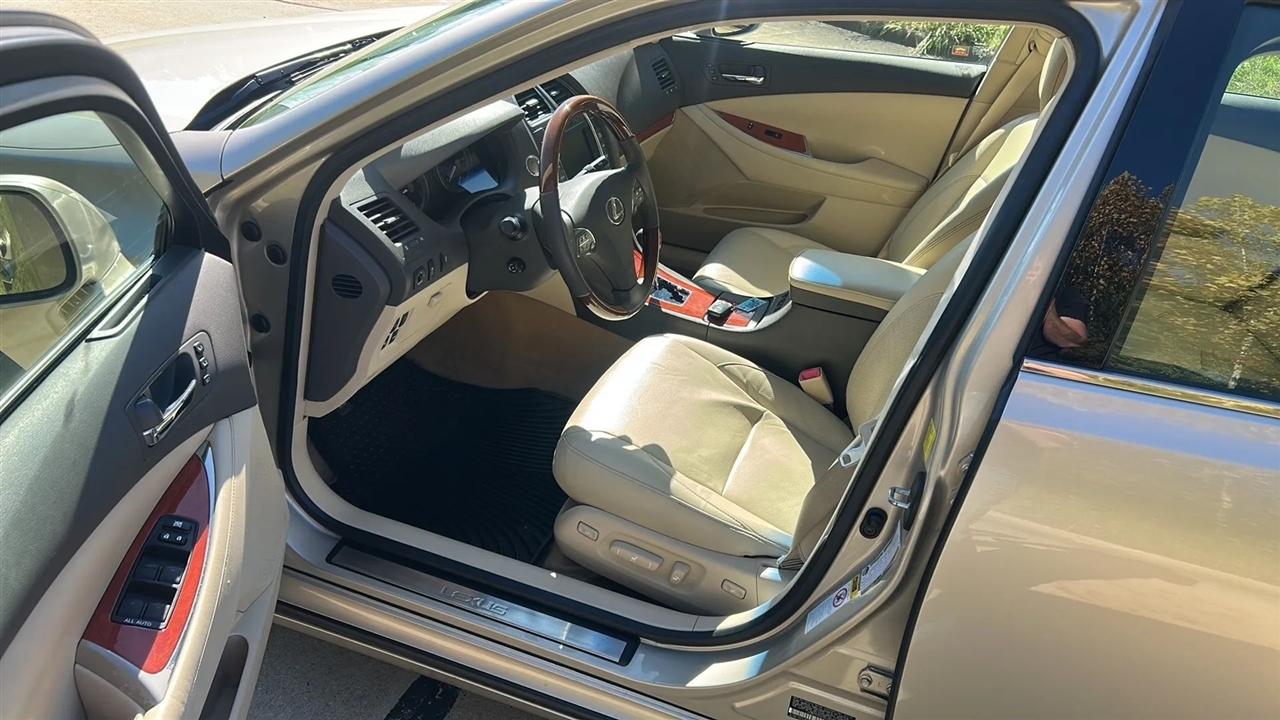 Lexus ES 350 Sedan 2010