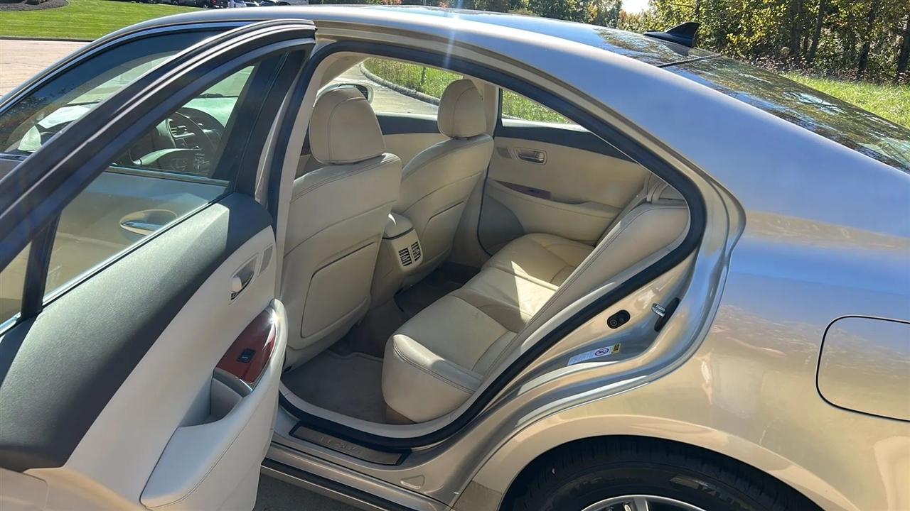 Lexus ES 350 Sedan 2010
