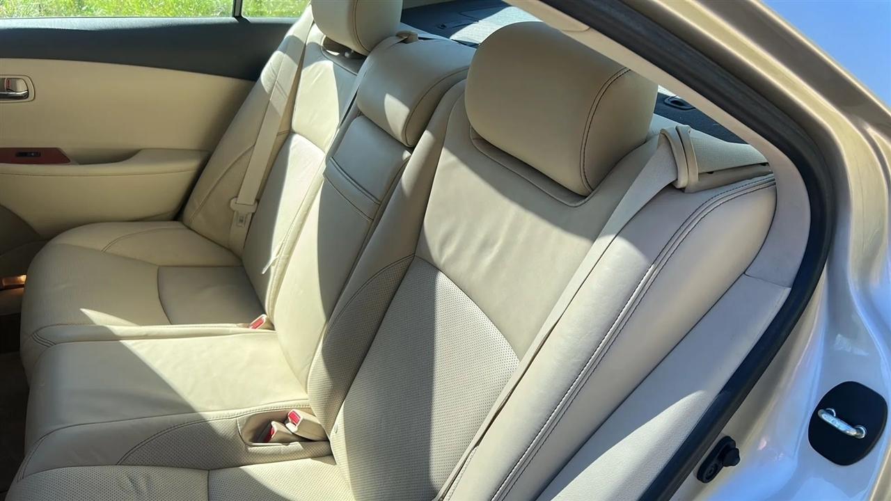Lexus ES 350 Sedan 2010
