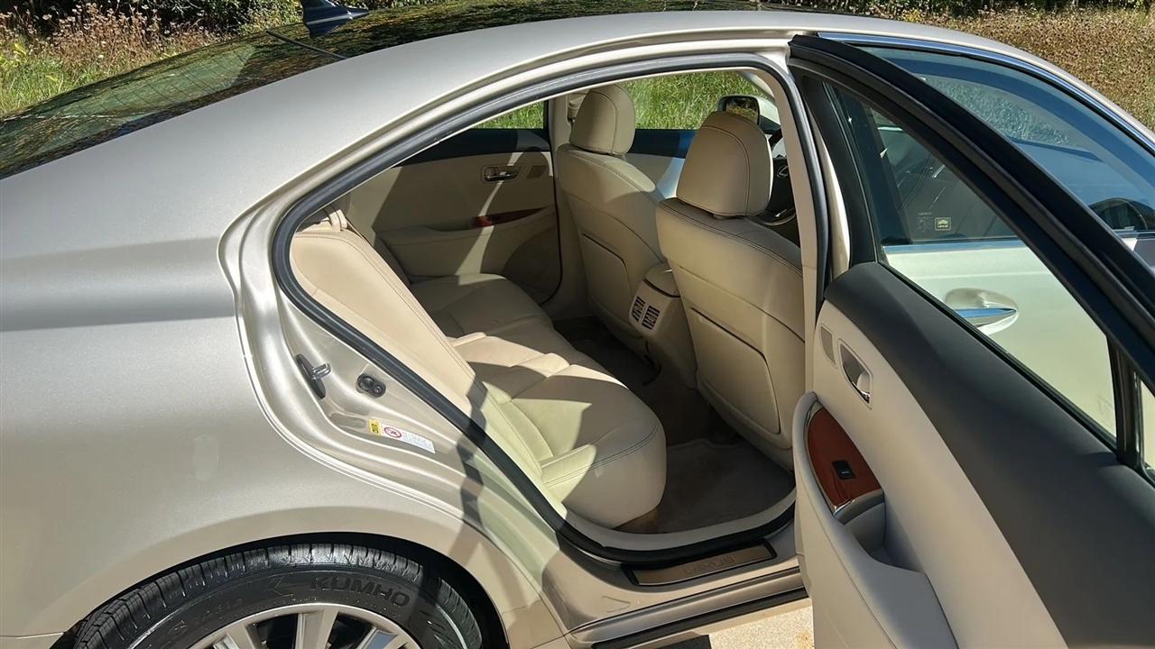 Lexus ES 350 Sedan 2010