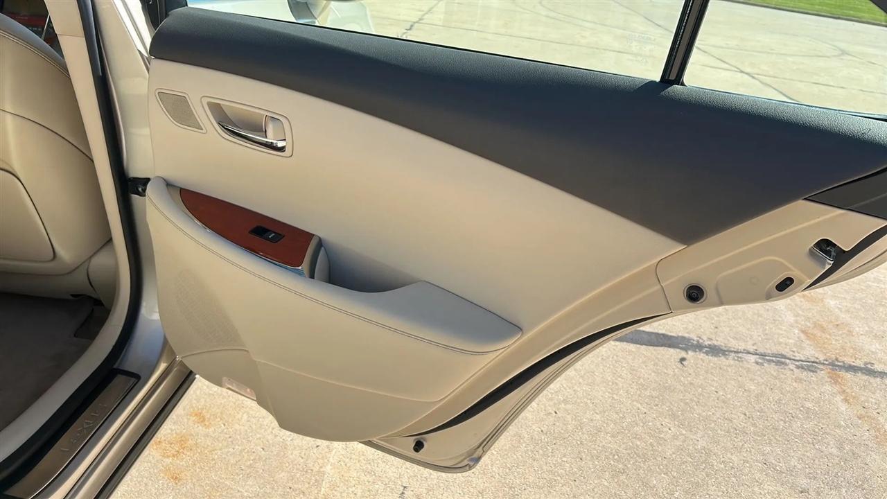 Lexus ES 350 Sedan 2010