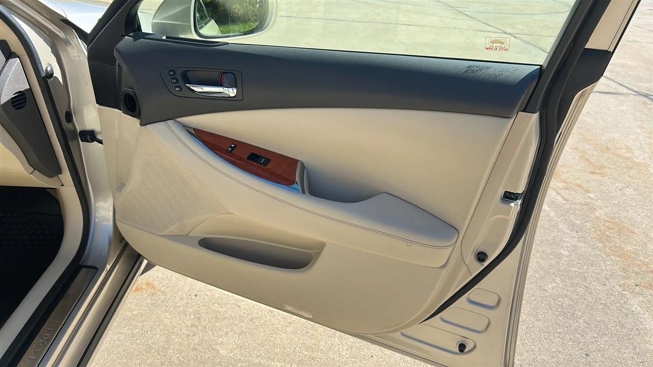 Lexus ES 350 Sedan 2010