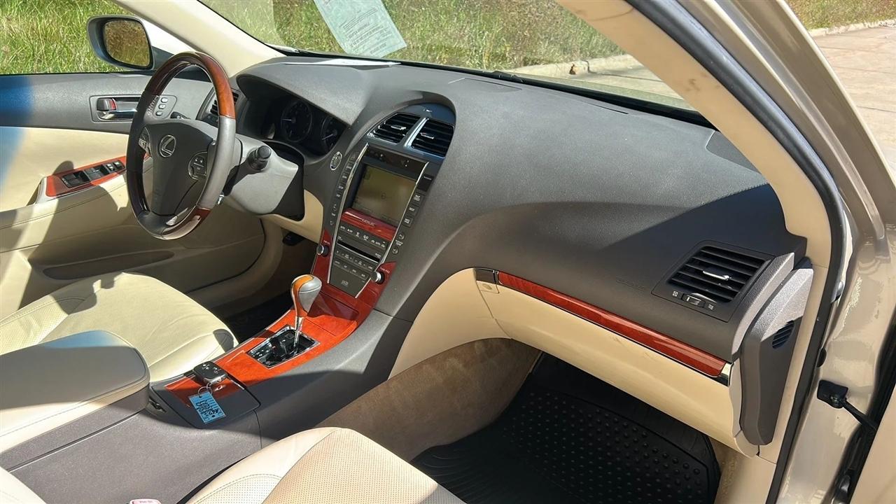 Lexus ES 350 Sedan 2010