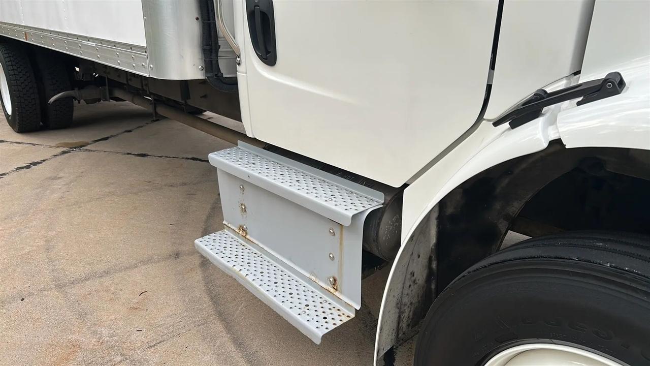 Freightliner M2 106  2020
