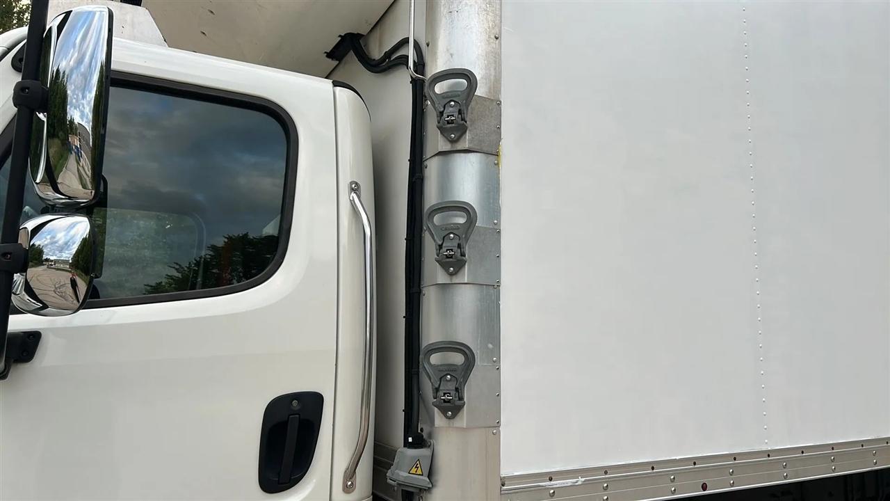 Freightliner M2 106  2020