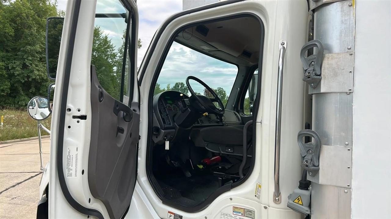 Freightliner M2 106  2020