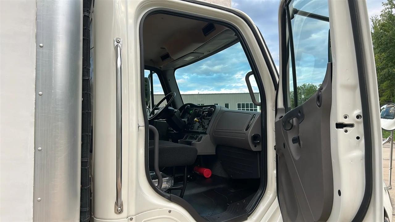 Freightliner M2 106  2020