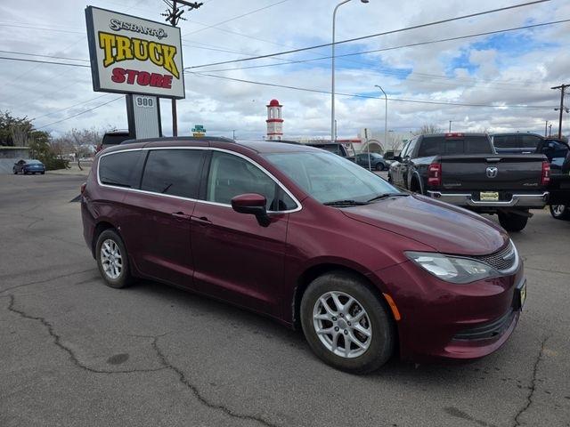 2020 Chrysler Voyager LX