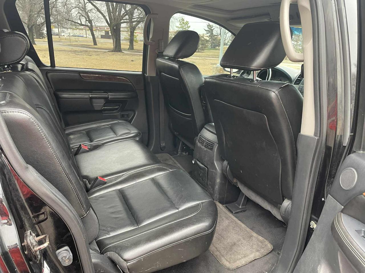 Nissan Armada SL 2WD 2011