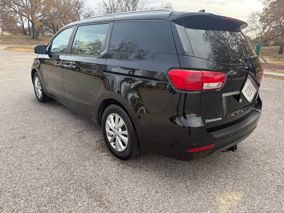 Kia SEDONA LX  2016