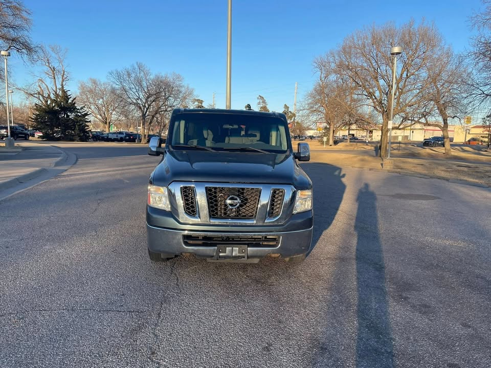 Nissan NV Passenger 3500 S V6 2013