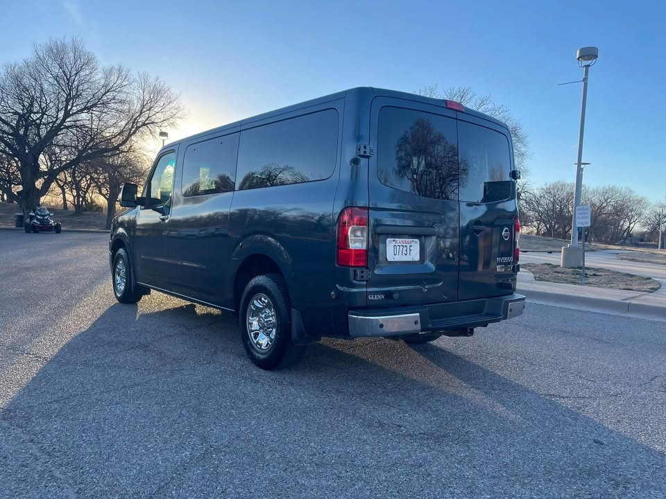 Nissan NV Passenger 3500 S V6 2013