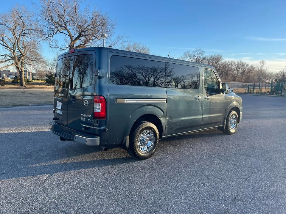 Nissan NV Passenger 3500 S V6 2013