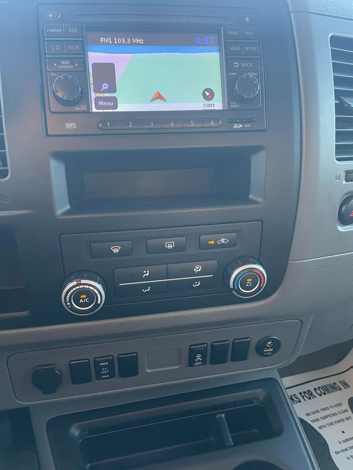 Nissan NV Passenger 3500 S V6 2013