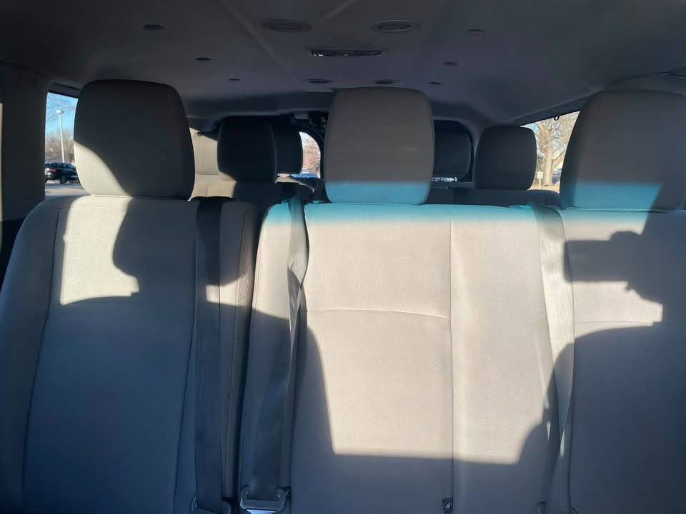 Nissan NV Passenger 3500 S V6 2013