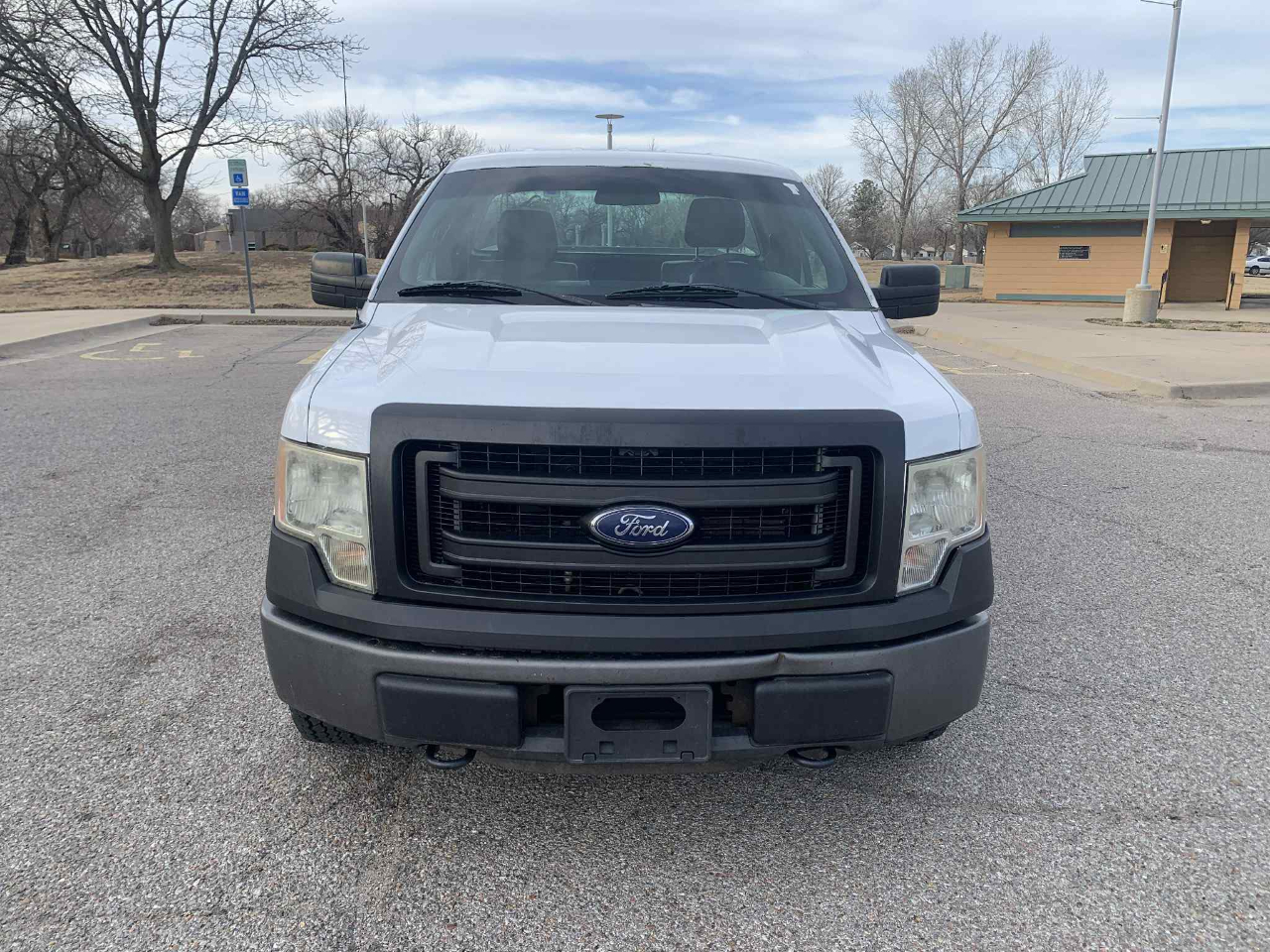 Ford F-150 2WD Reg Cab 122.5" XL 2014