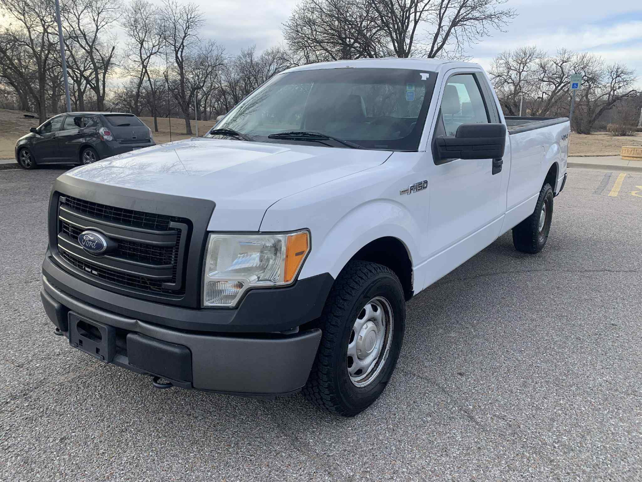 Ford F-150 2WD Reg Cab 122.5" XL 2014