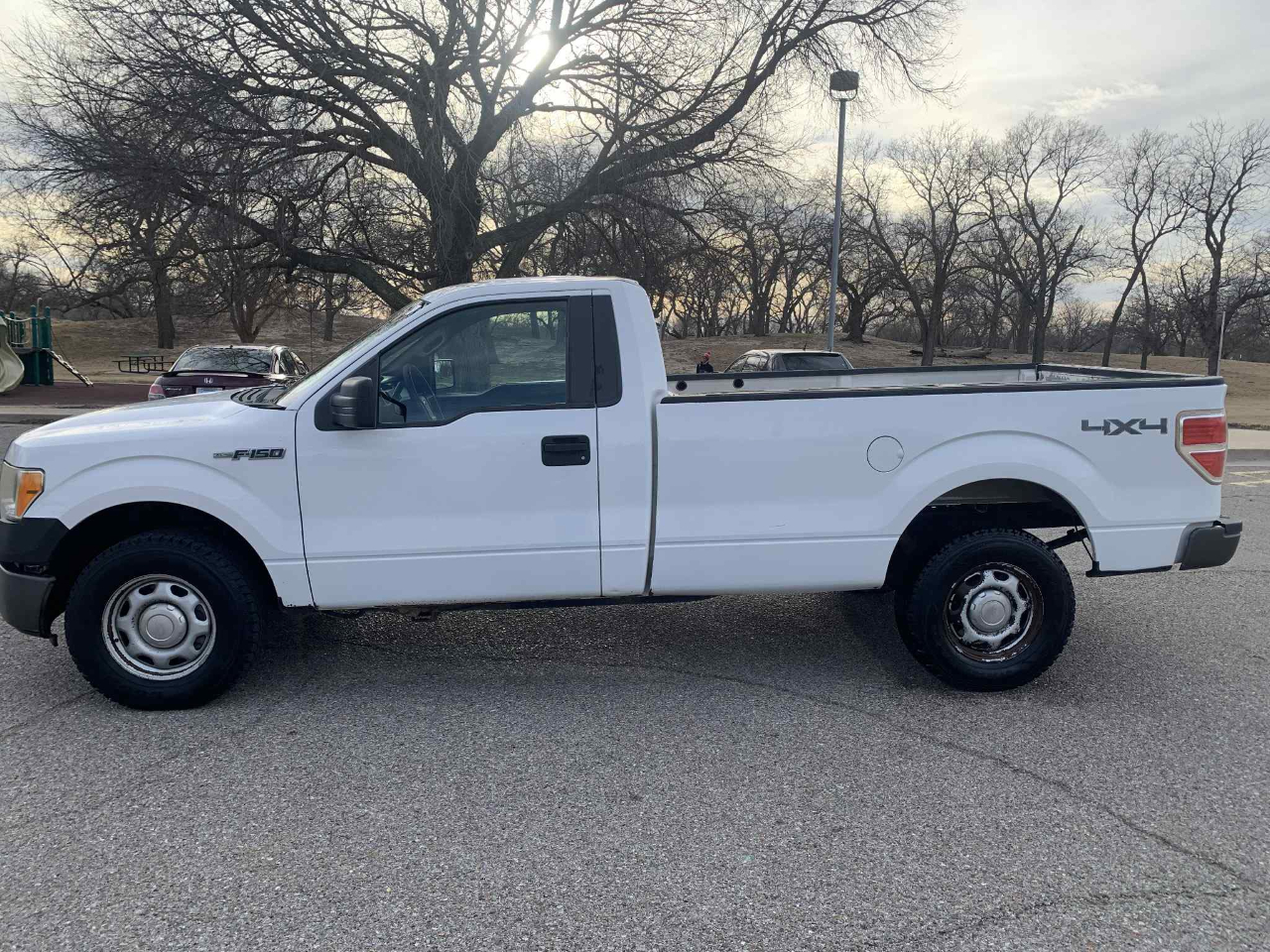 Ford F-150 2WD Reg Cab 122.5" XL 2014