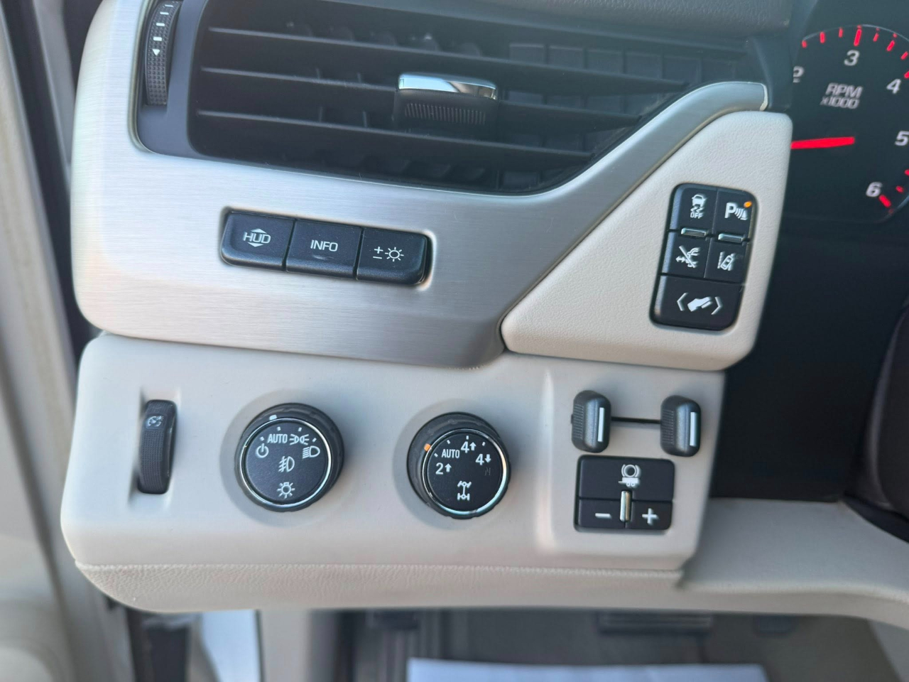 GMC Yukon Denali 4WD 2015