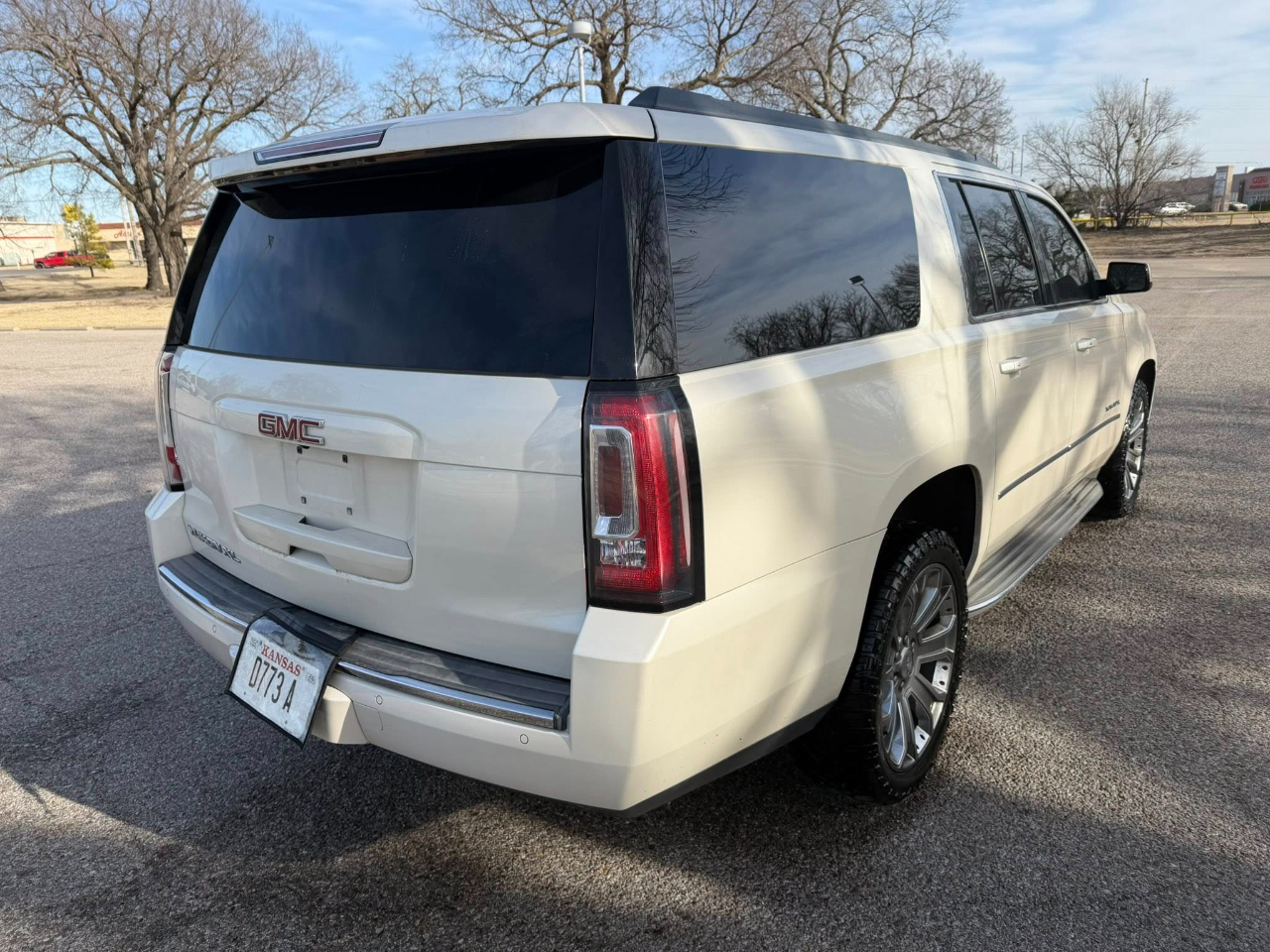 GMC Yukon XL SLT 1/2 Ton 2WD 2015