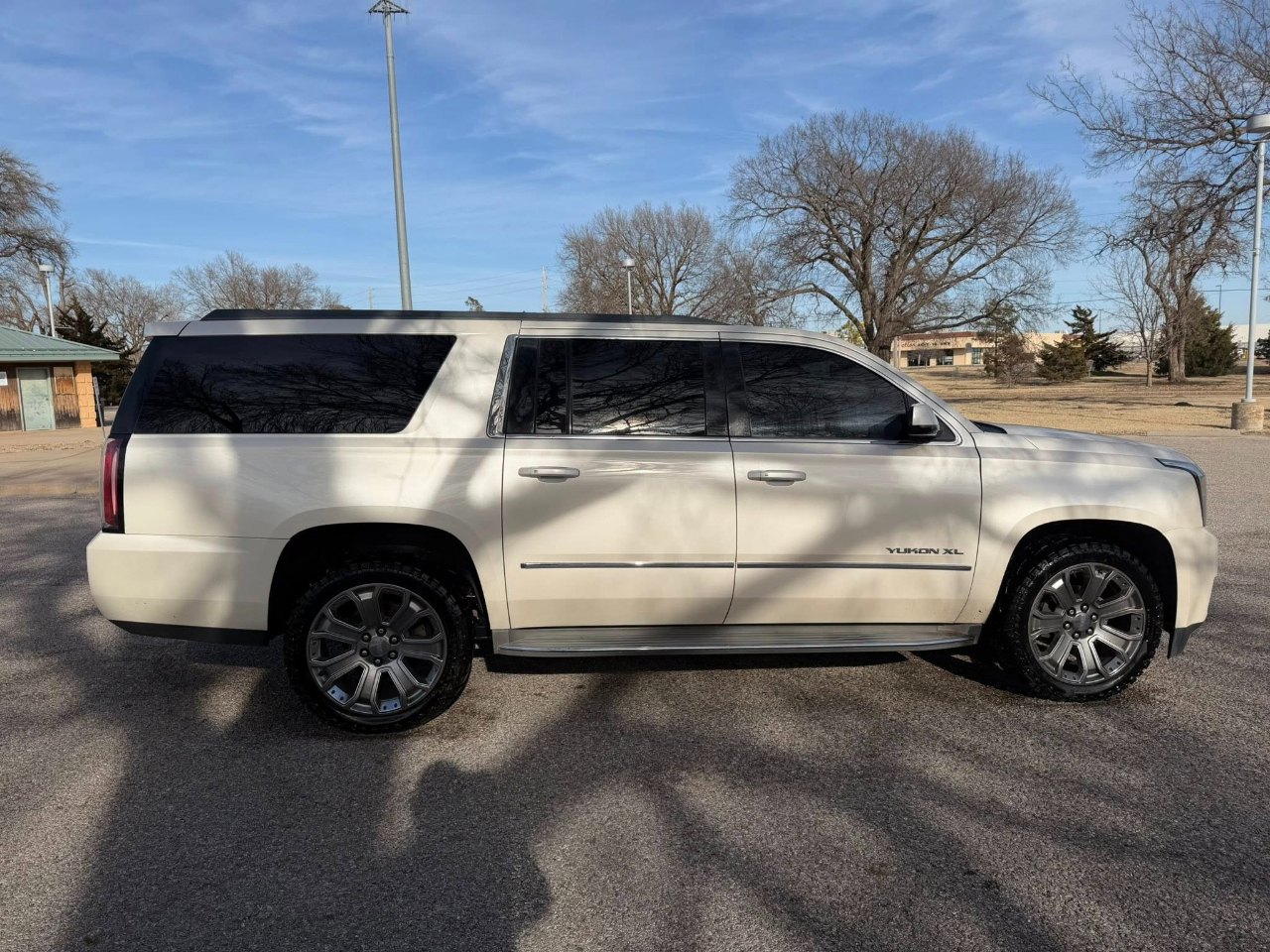 GMC Yukon XL SLT 1/2 Ton 2WD 2015