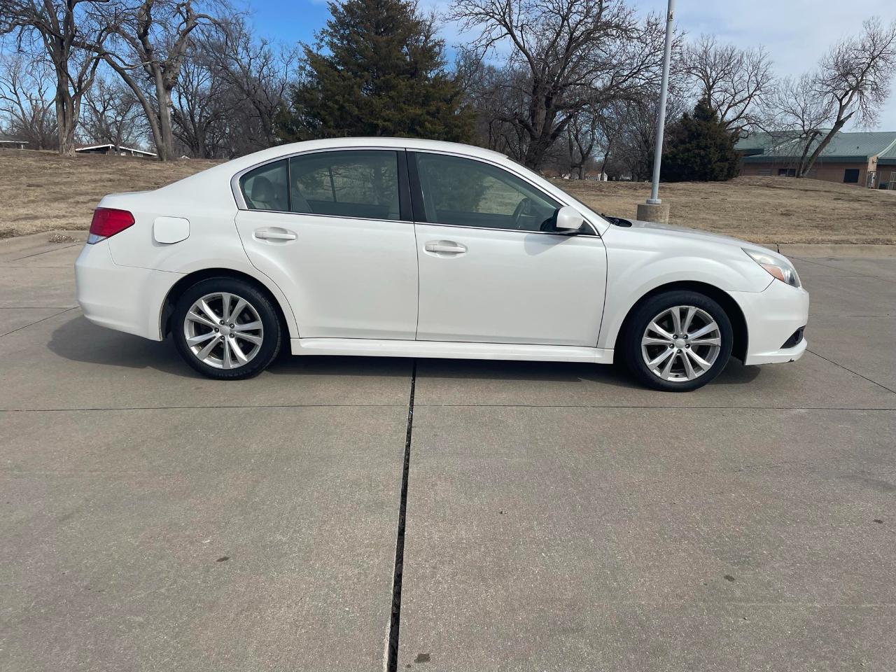 Subaru Legacy 2.5i Premium 2013