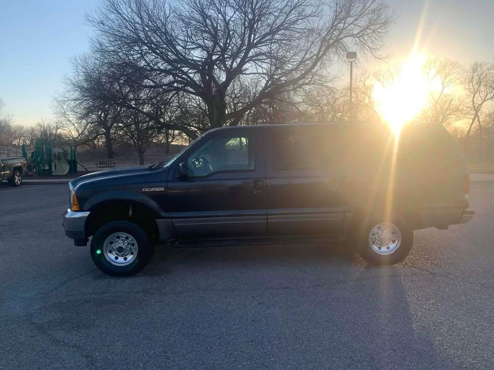 Ford Excursion XLT 4WD 2001