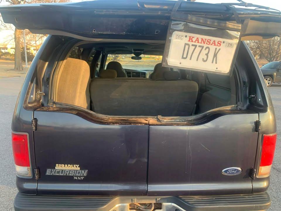 Ford Excursion XLT 4WD 2001