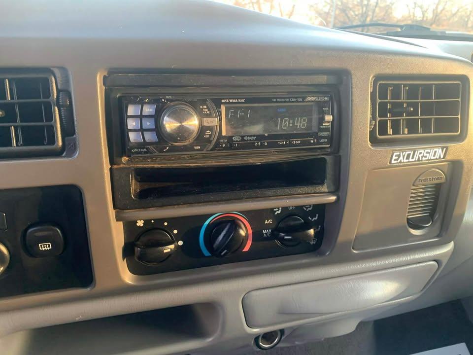 Ford Excursion XLT 4WD 2001