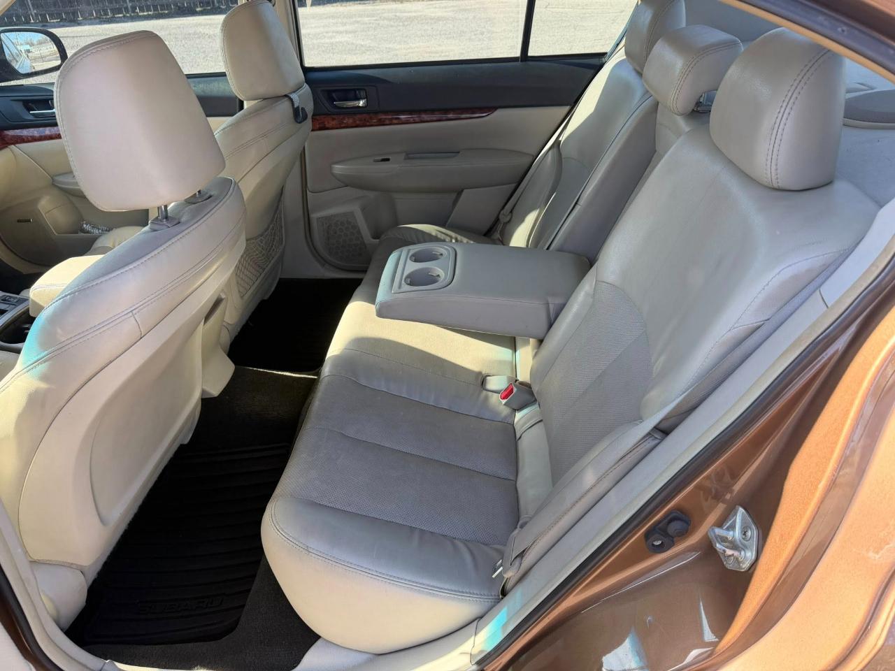 Subaru Legacy 2.5i Limited 2012