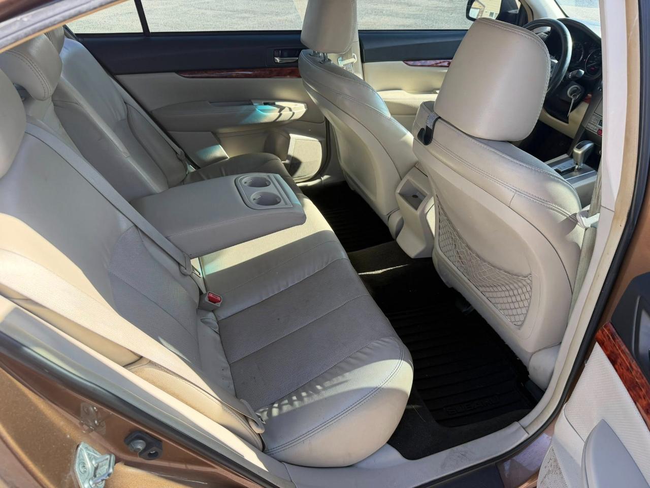 Subaru Legacy 2.5i Limited 2012