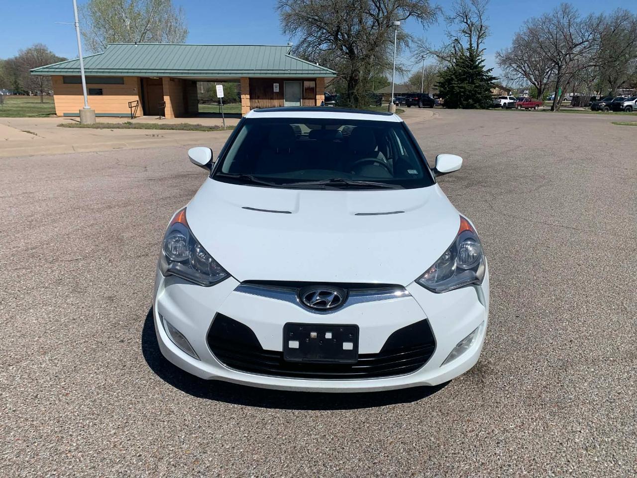 Hyundai Veloster Base 2012