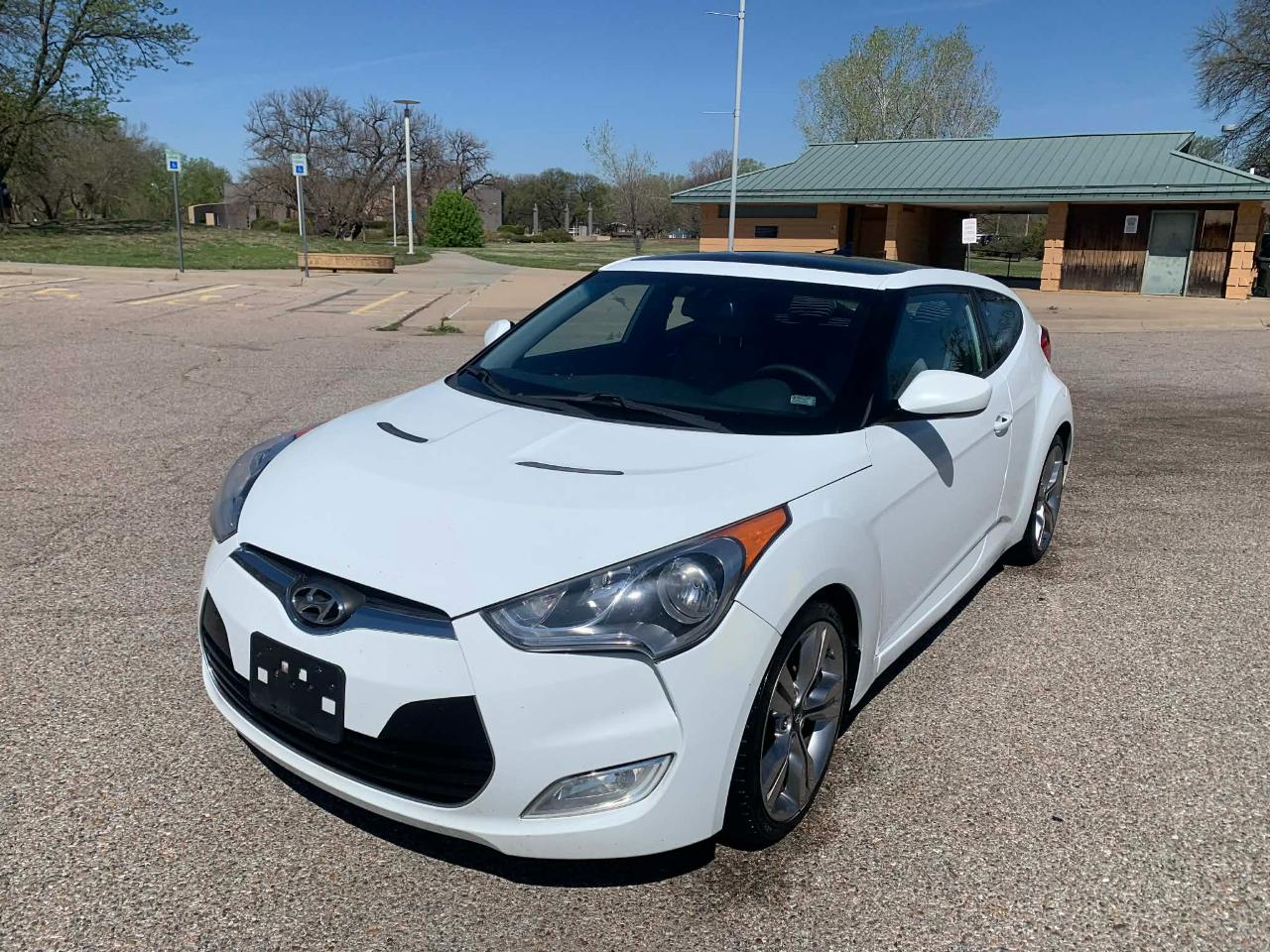 Hyundai Veloster Base 2012