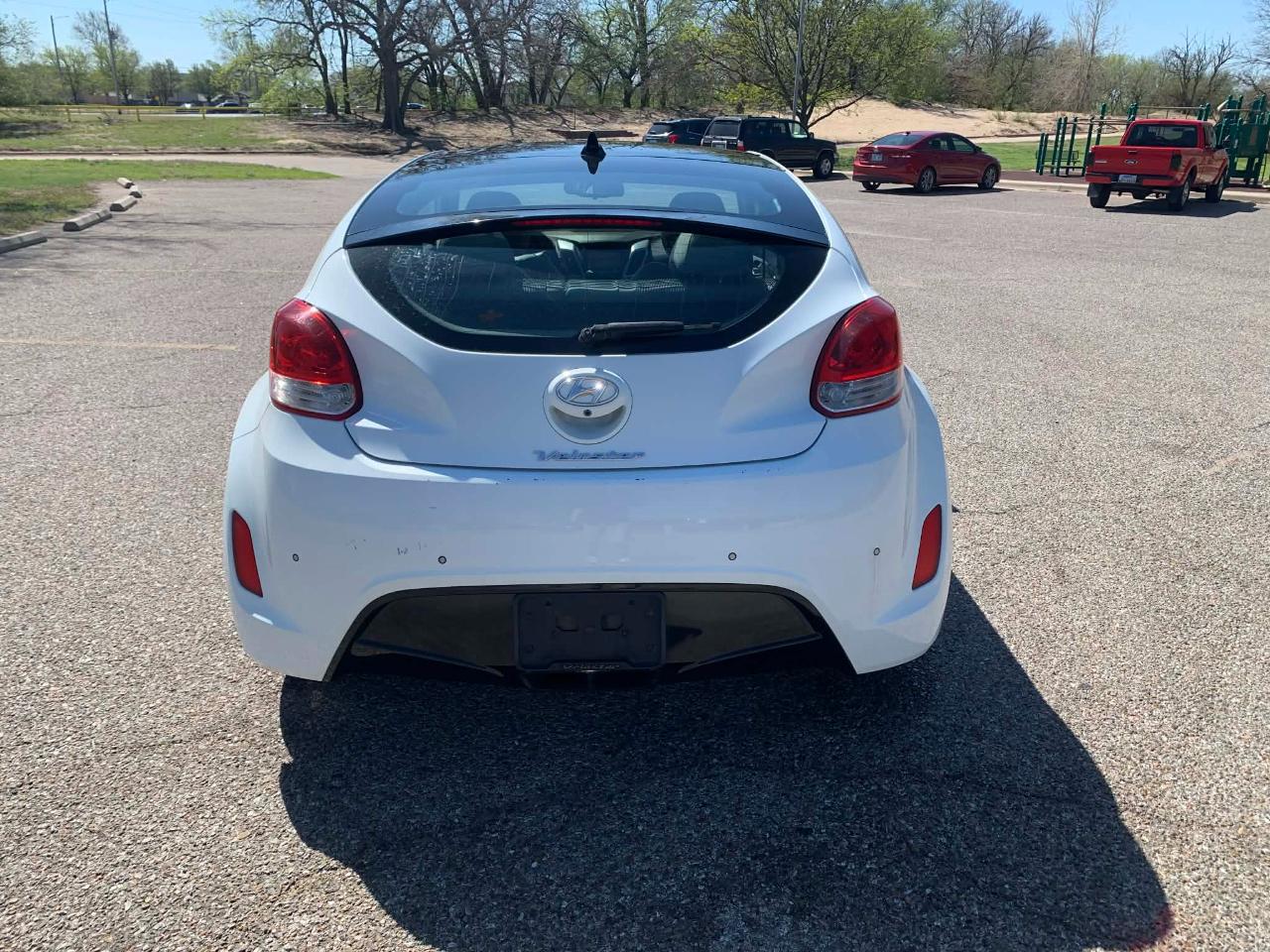 Hyundai Veloster Base 2012