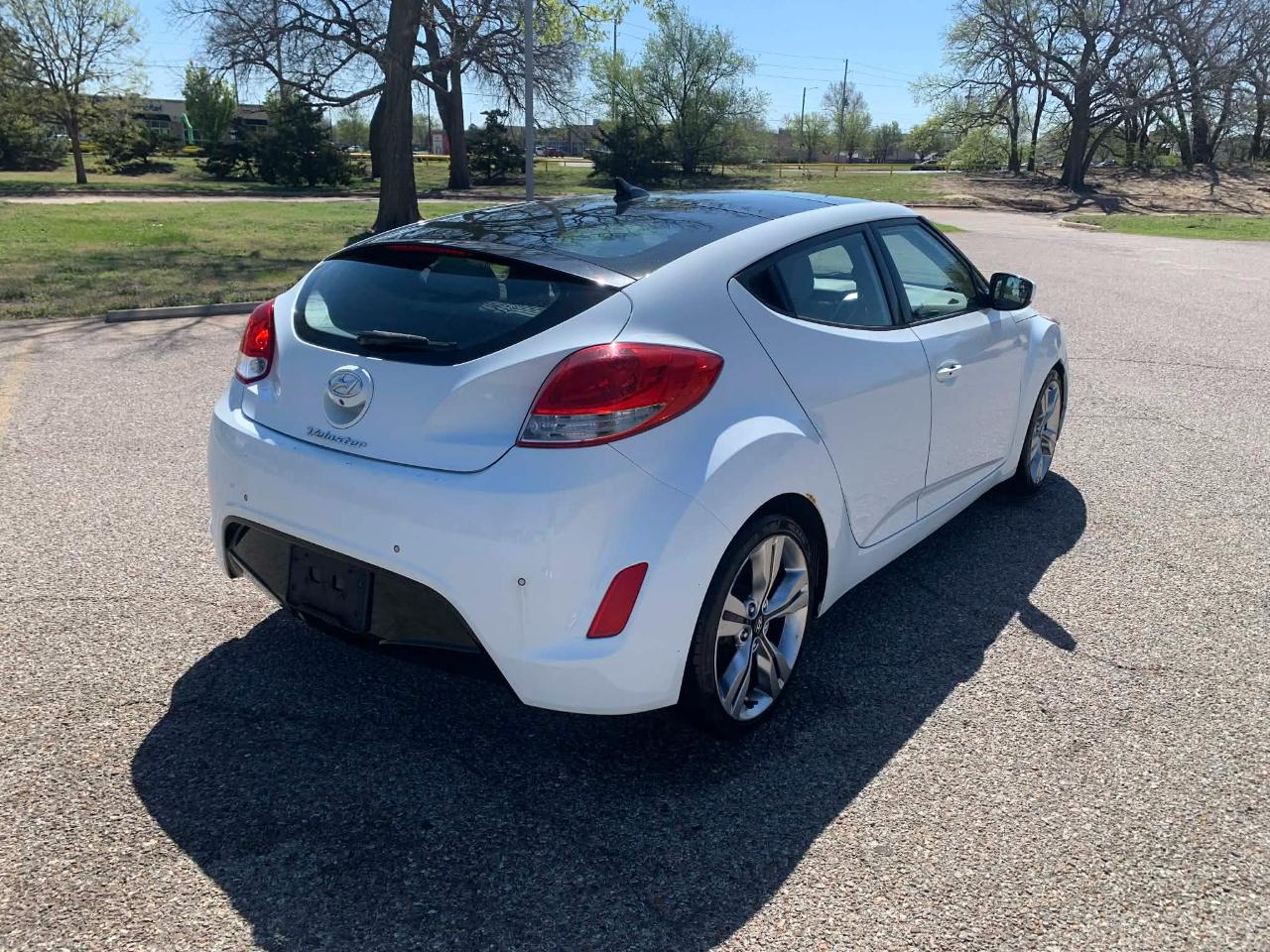 Hyundai Veloster Base 2012