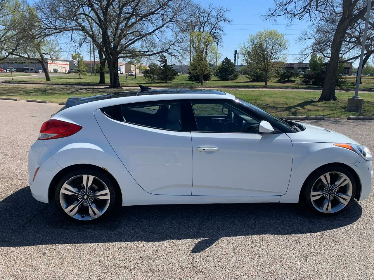 Hyundai Veloster Base 2012