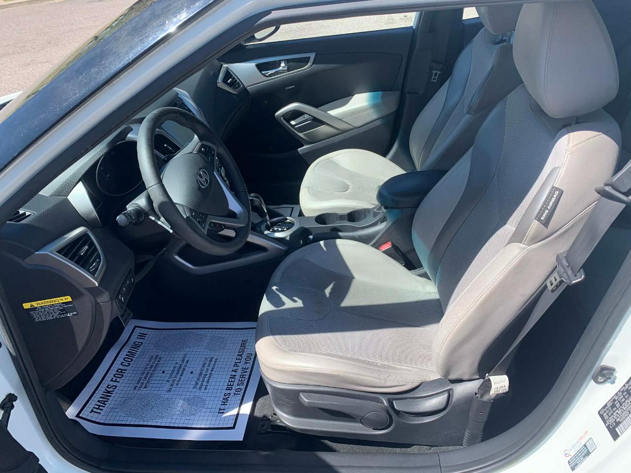 Hyundai Veloster Base 2012