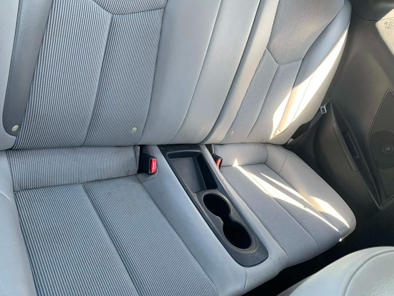 Hyundai Veloster Base 2012