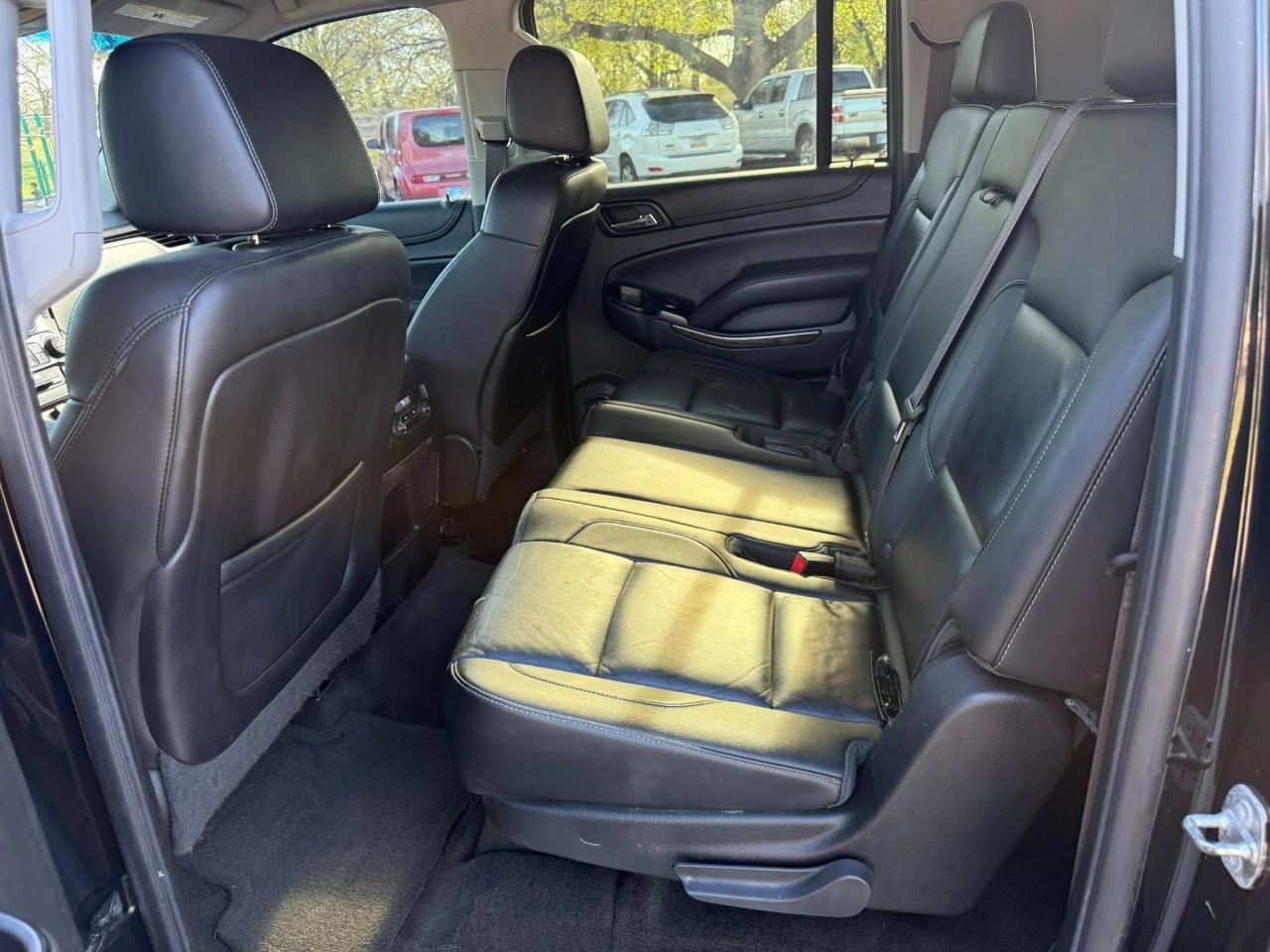 Chevrolet Suburban LT 1500 4WD 2015