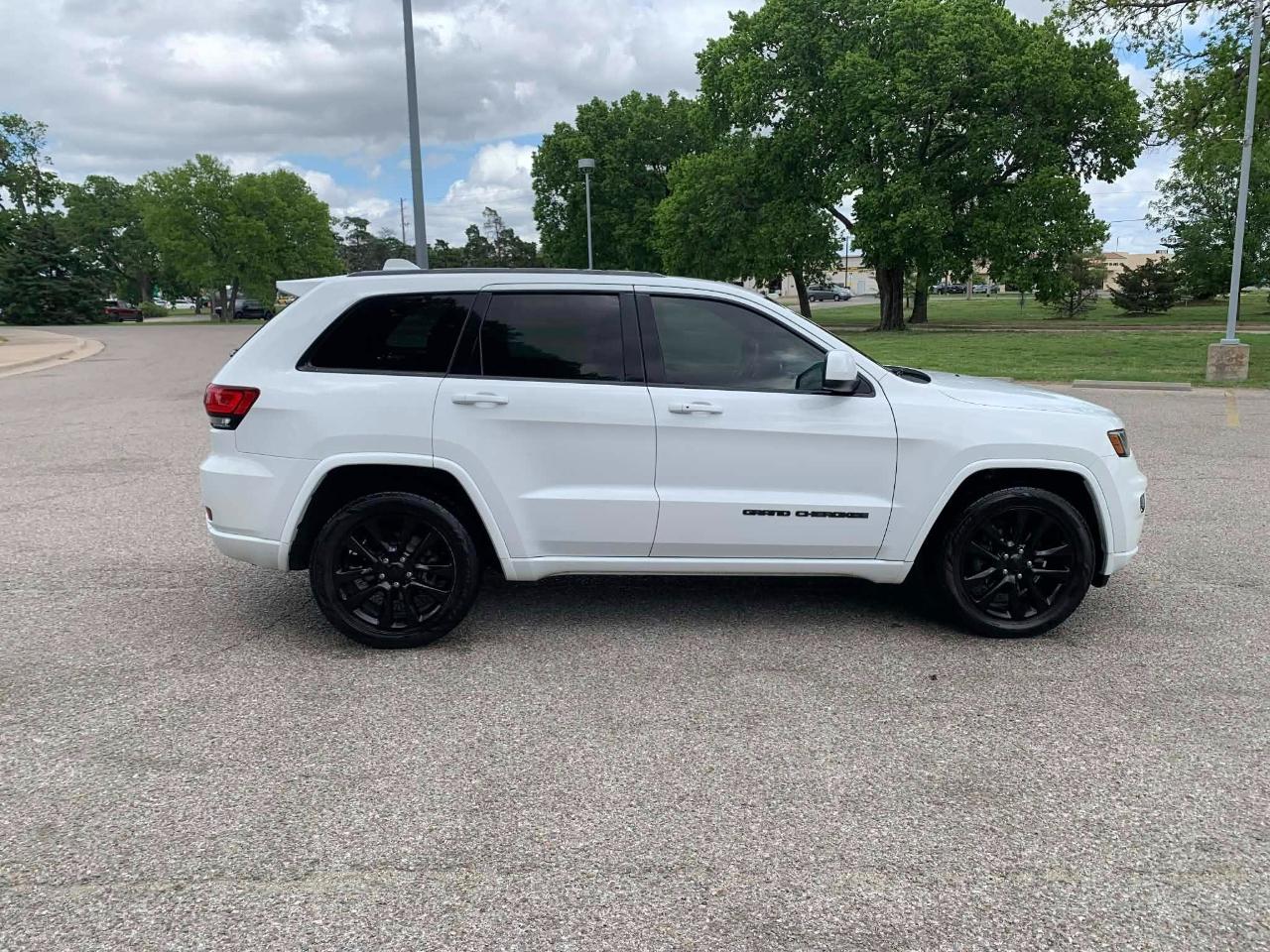 Jeep Grand Cherokee Laredo 2WD 2017
