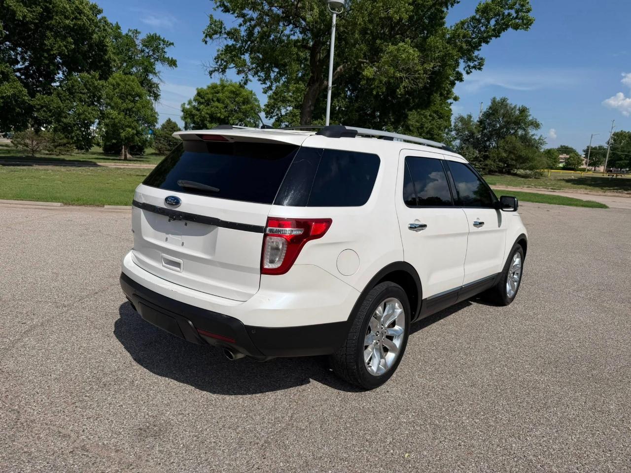 Ford Explorer XLT FWD 2011