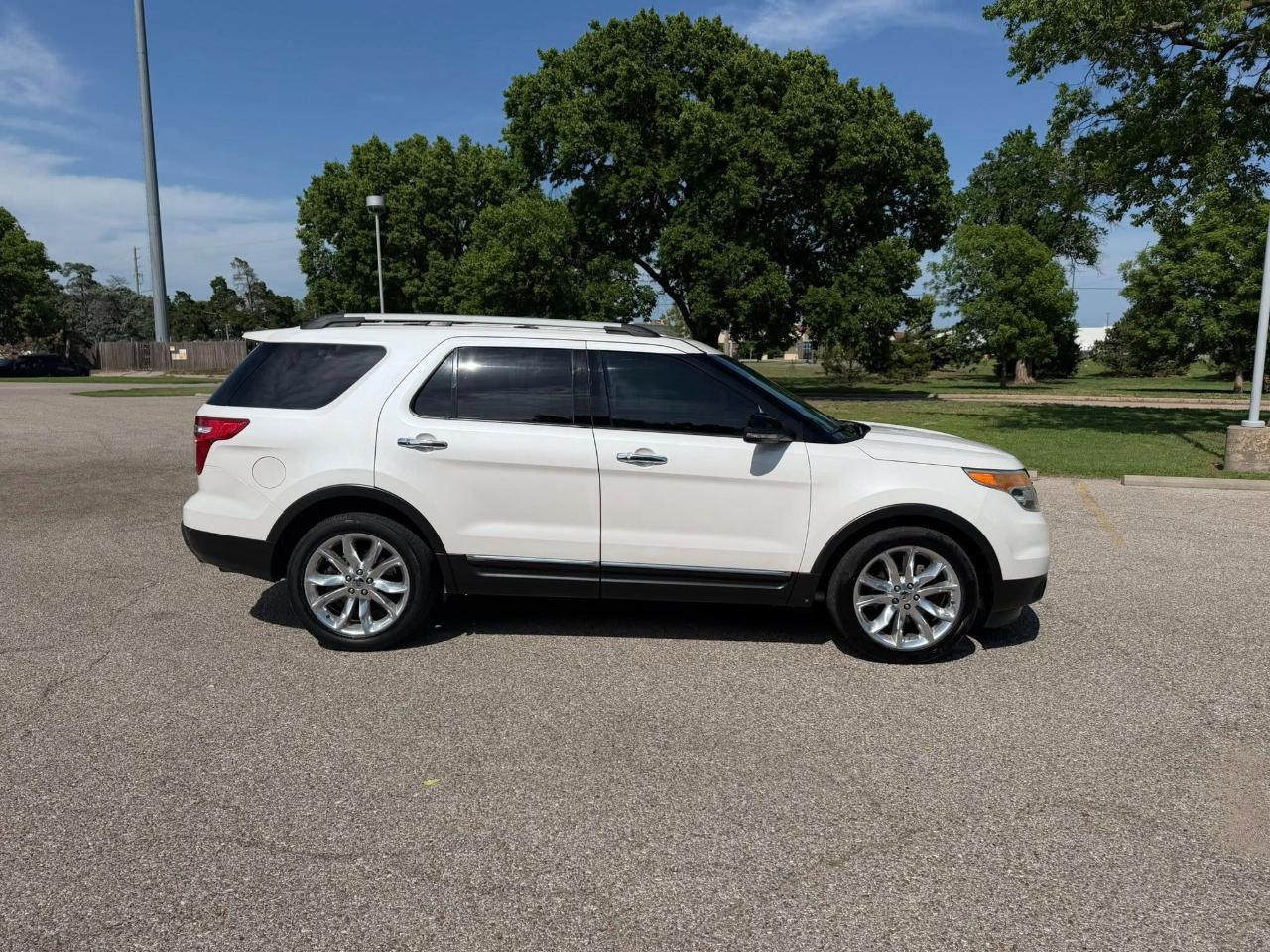 Ford Explorer XLT FWD 2011