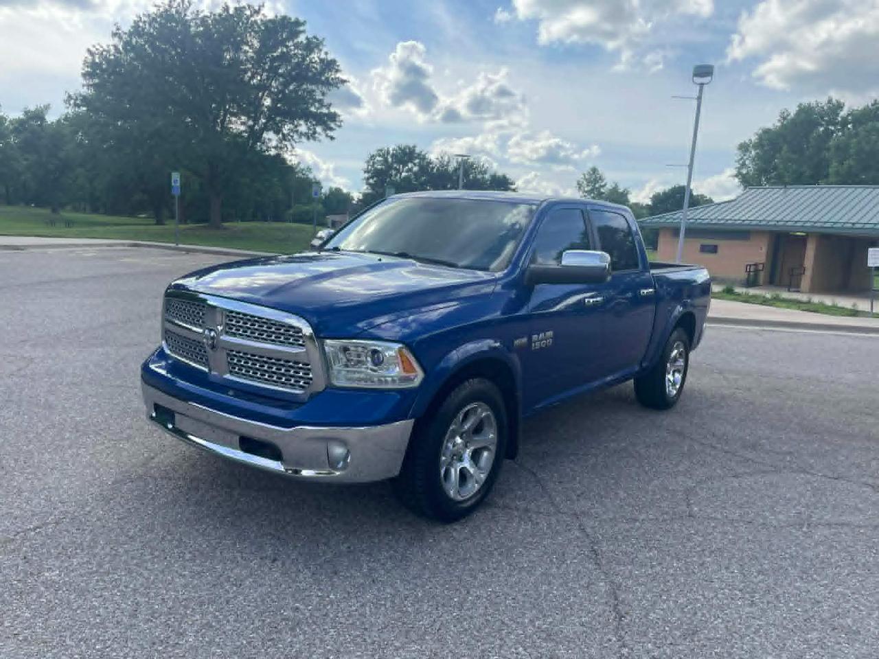 RAM 1500 Laramie Crew Cab SWB 4WD 2016