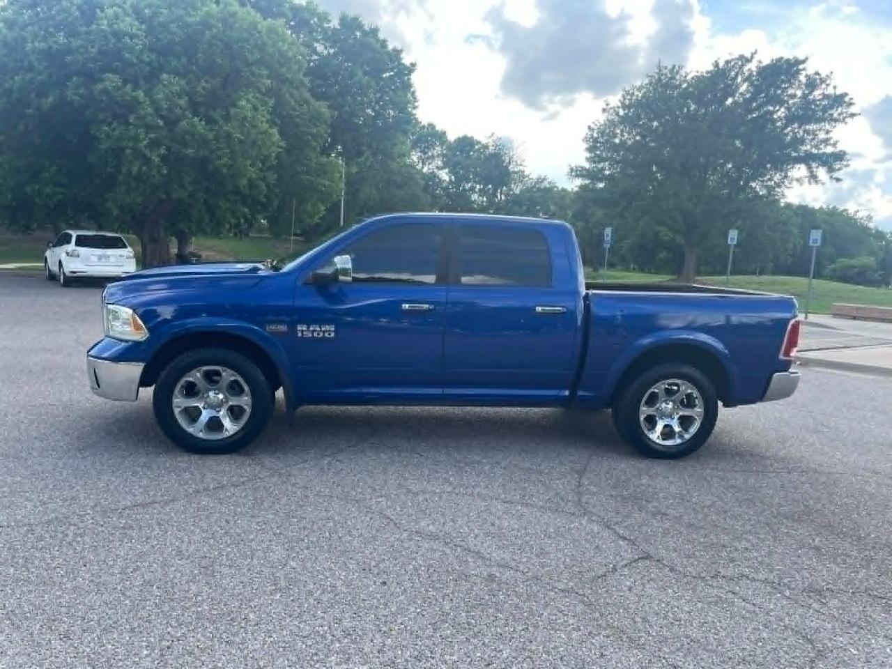 RAM 1500 Laramie Crew Cab SWB 4WD 2016