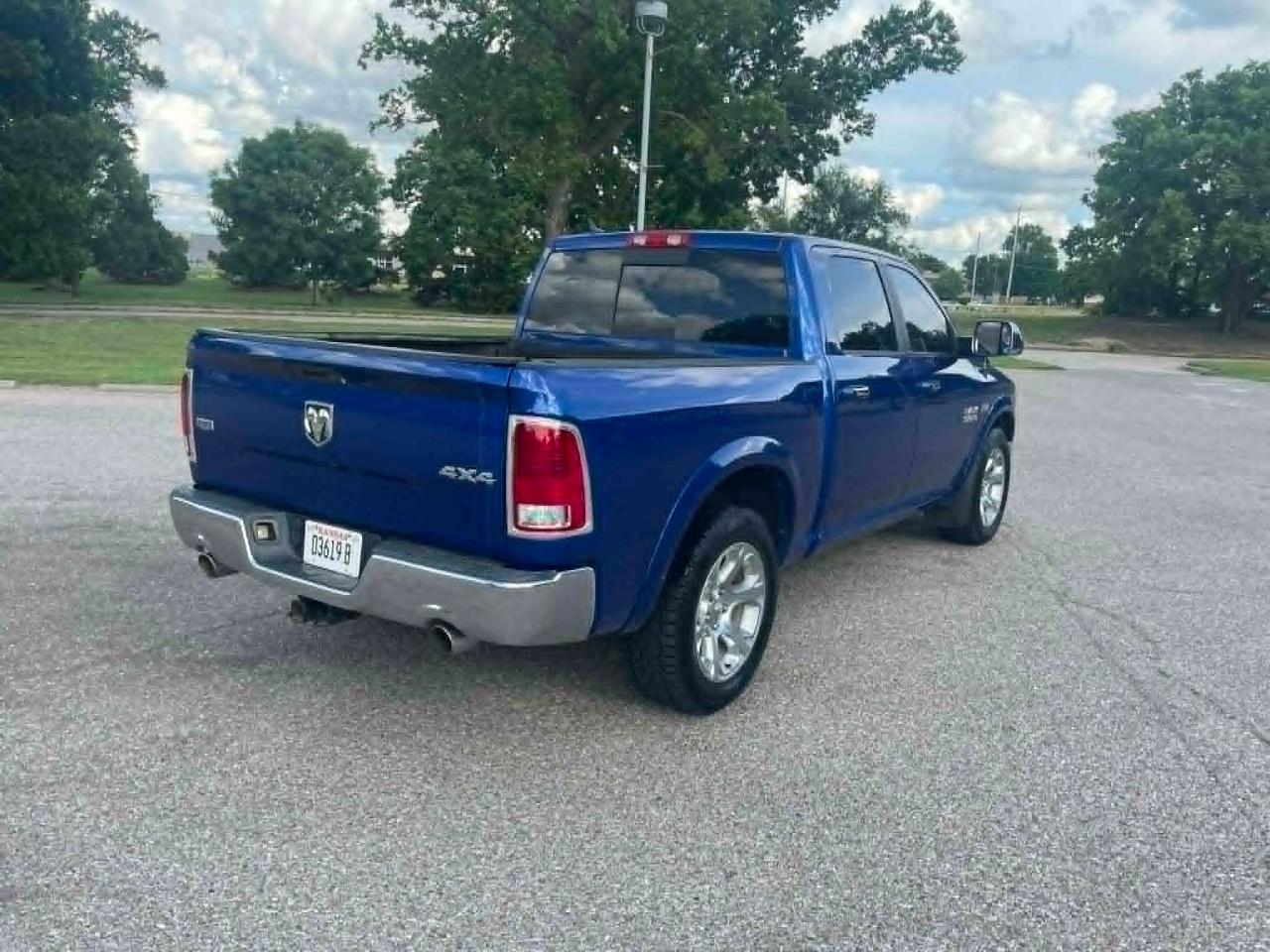 RAM 1500 Laramie Crew Cab SWB 4WD 2016