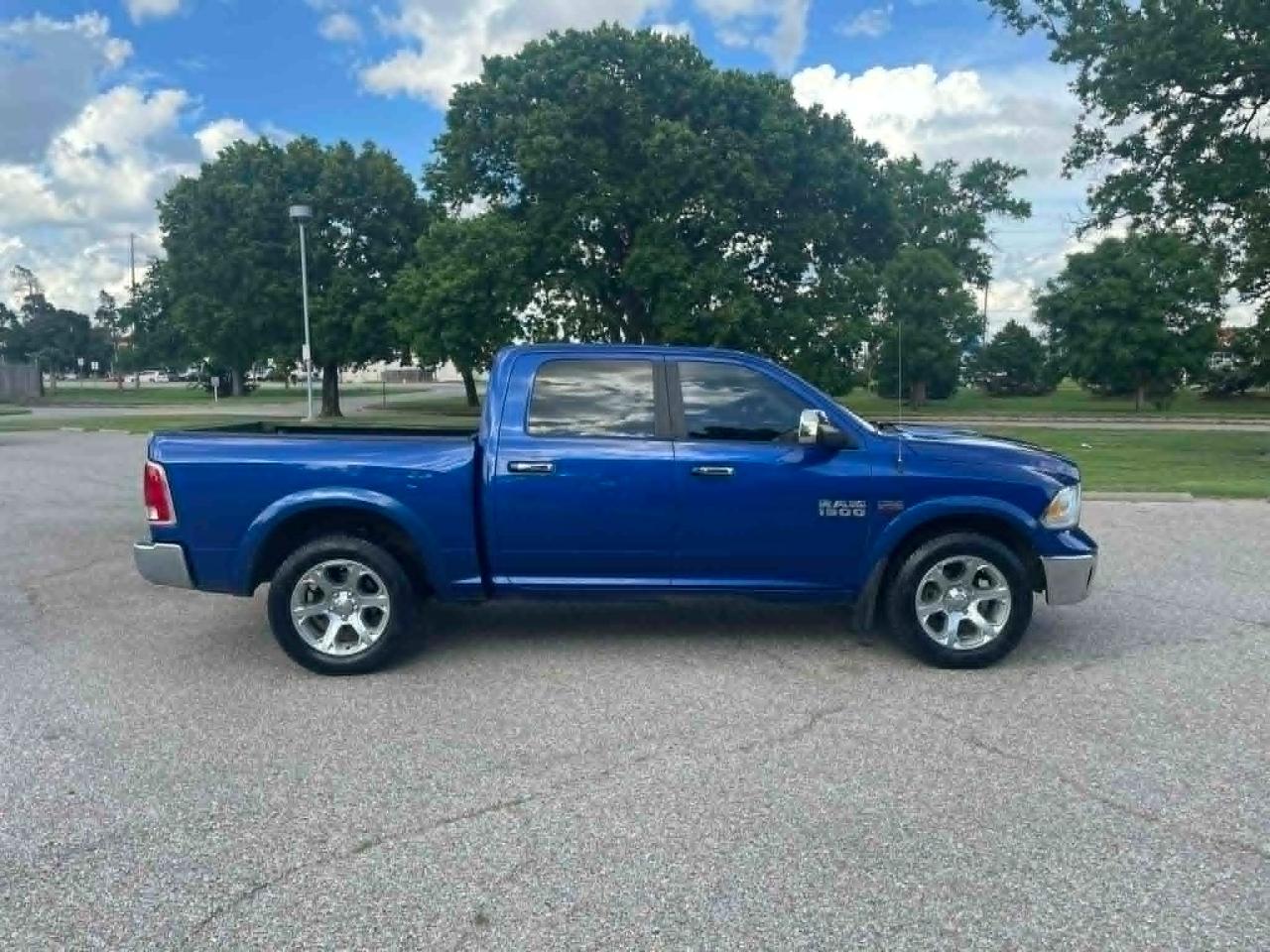 RAM 1500 Laramie Crew Cab SWB 4WD 2016