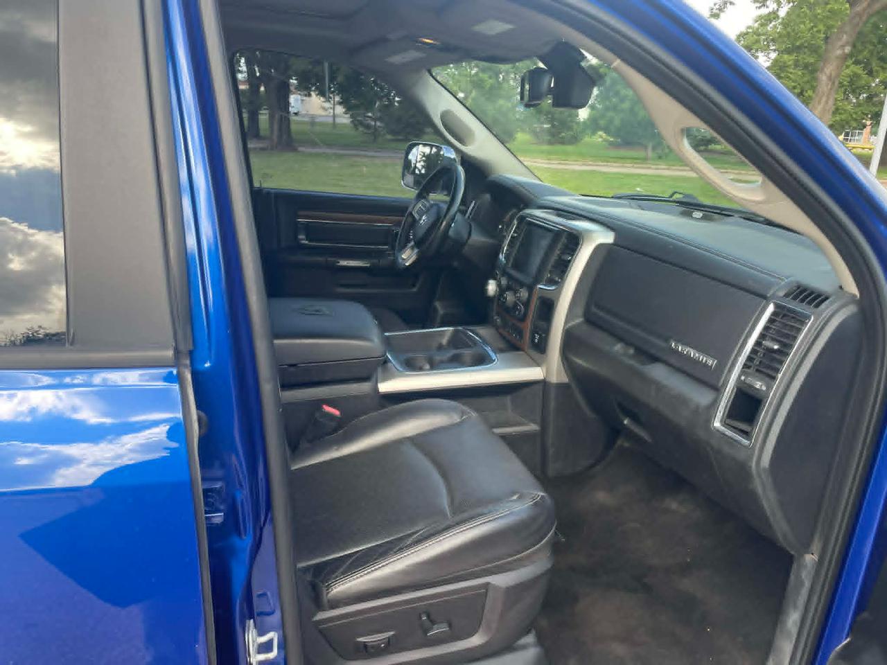 RAM 1500 Laramie Crew Cab SWB 4WD 2016