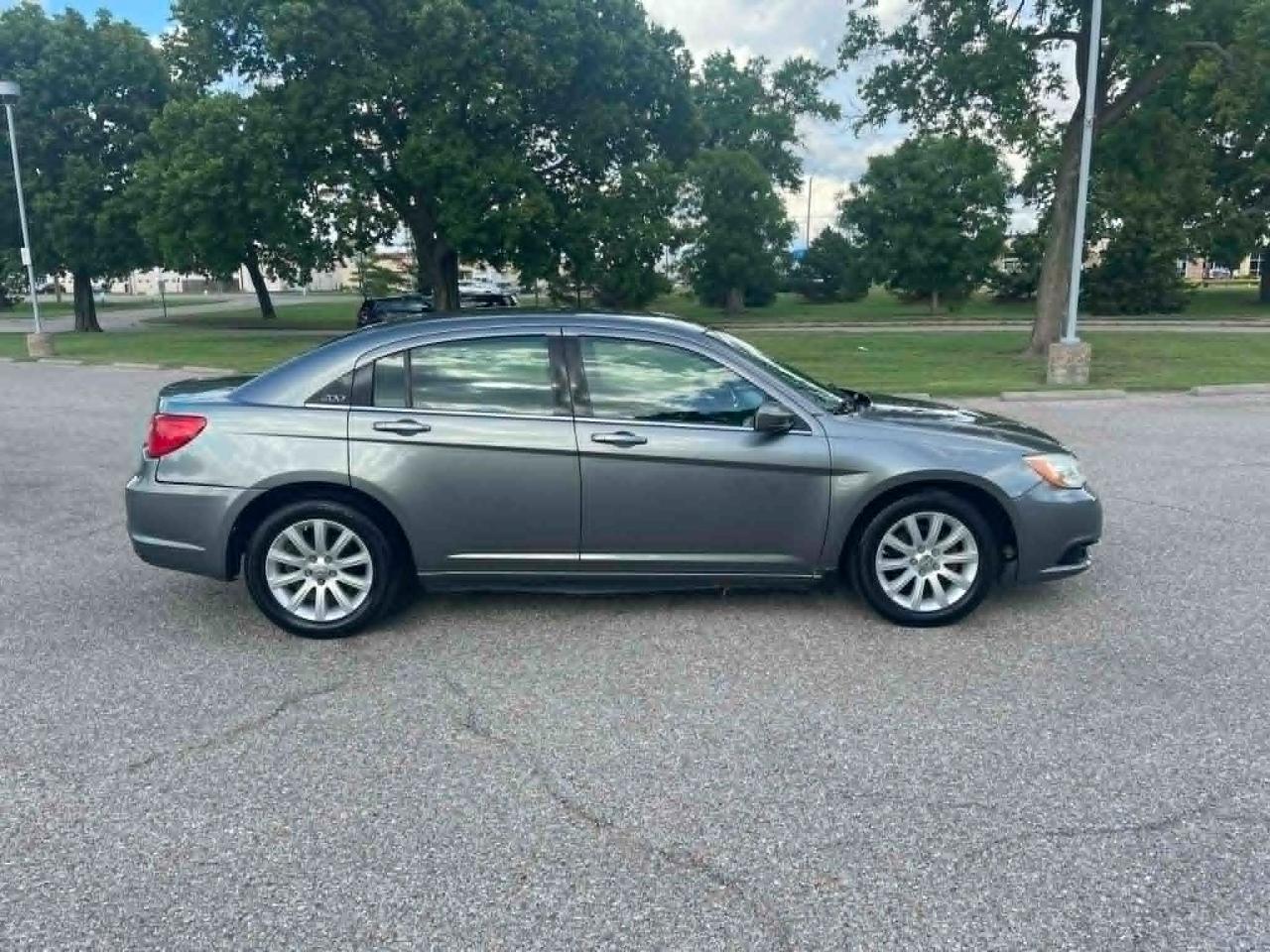 Chrysler 200 Touring 2012